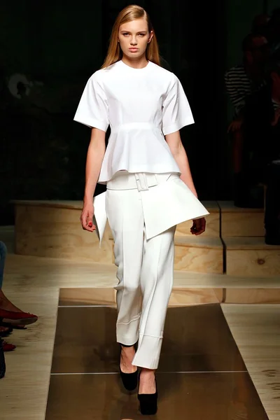 Look 10